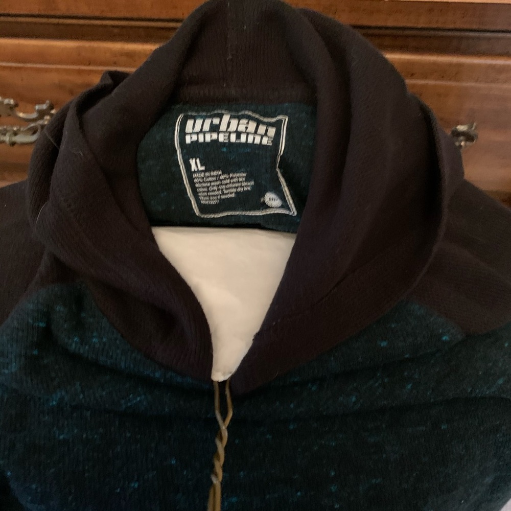 Boys XL Long sleeve, front center pocket, hooded.